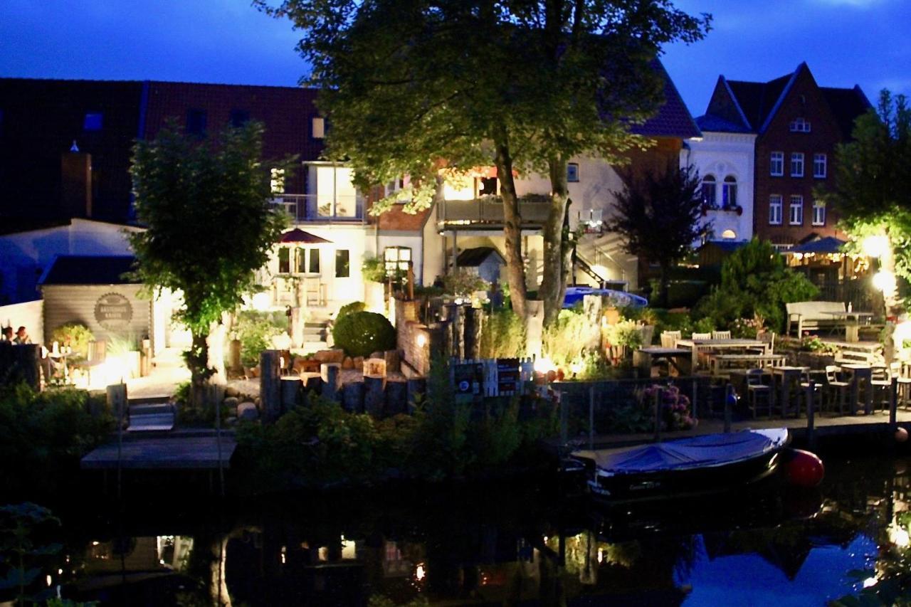 Gaestehaus Kajuete Direkt Am Wasser フリードリッヒシュタット エクステリア 写真