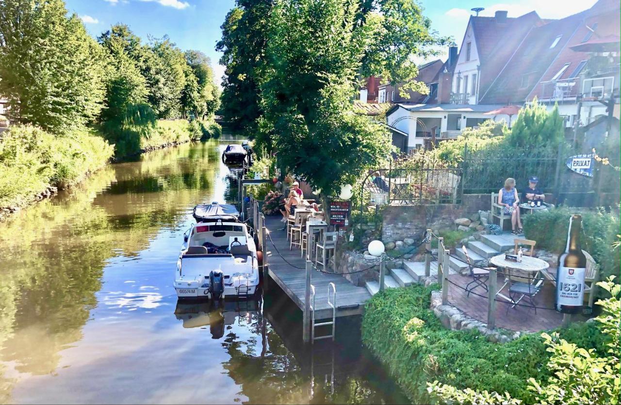 Gaestehaus Kajuete Direkt Am Wasser フリードリッヒシュタット エクステリア 写真